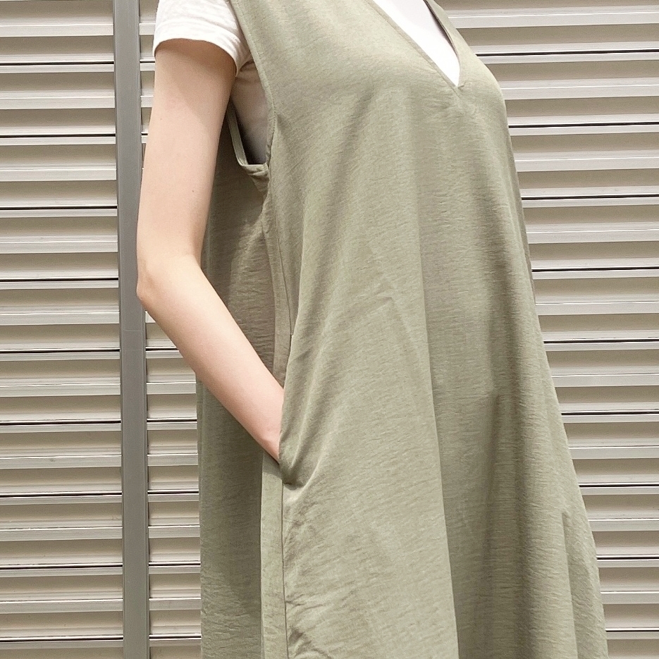 Honeys（ハニーズ）のおすすめファッションアイテム「Vネックジャンスカ」