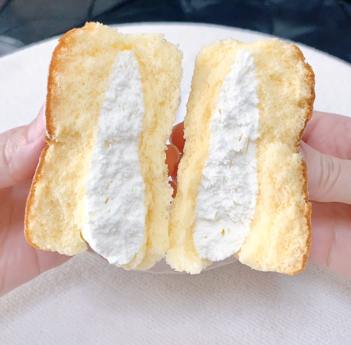 FamilyMart（ファミリーマート）のおすすめのスイーツ「クリームがおいしい ふわふわ台湾カステラ」