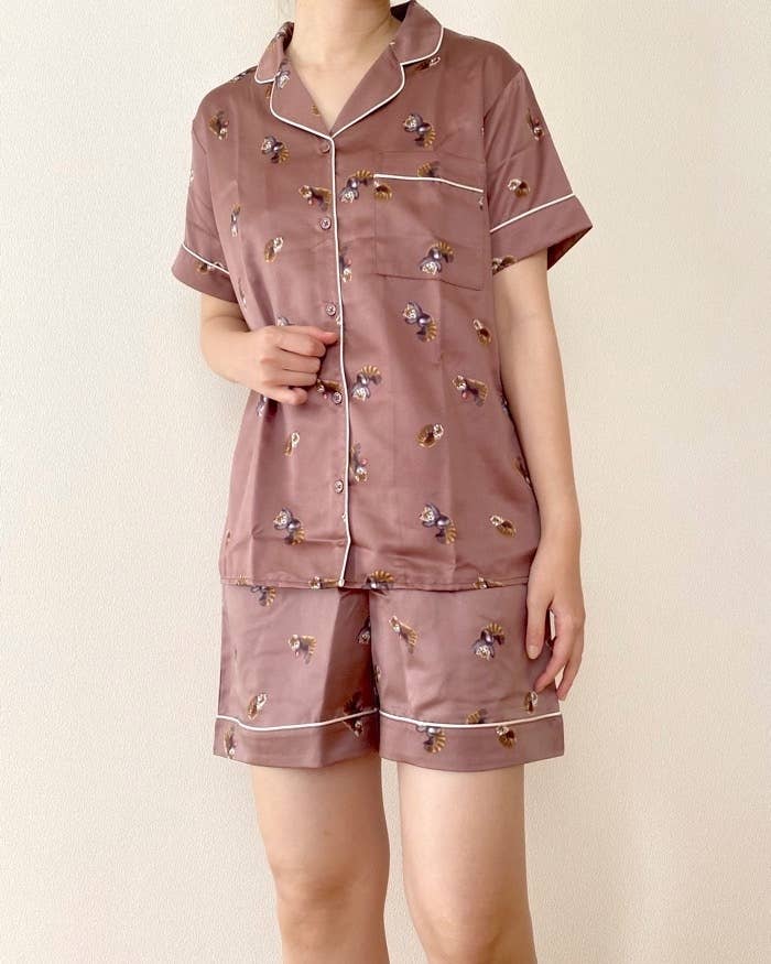 GU（ジーユー）のおすすめファッションアイテム「サテンパジャマ（半袖＆ショートパンツ）（レッサーパンダ）」