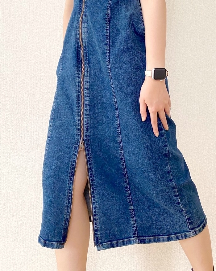 GU(ジーユー)のおすすめファッションアイテム「デニムフロントジップワンピース」