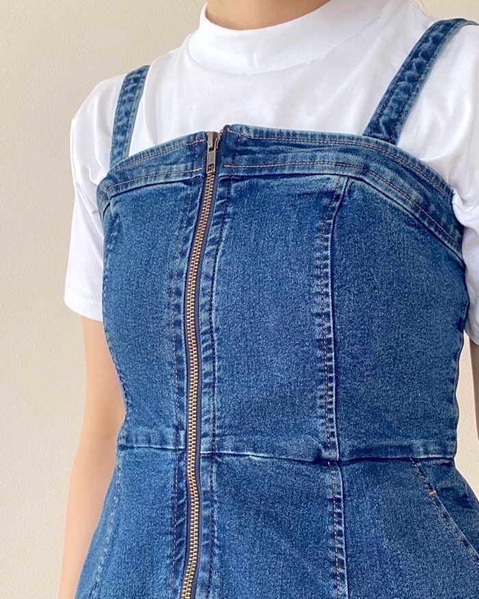 GU(ジーユー)のおすすめファッションアイテム「デニムフロントジップワンピース」