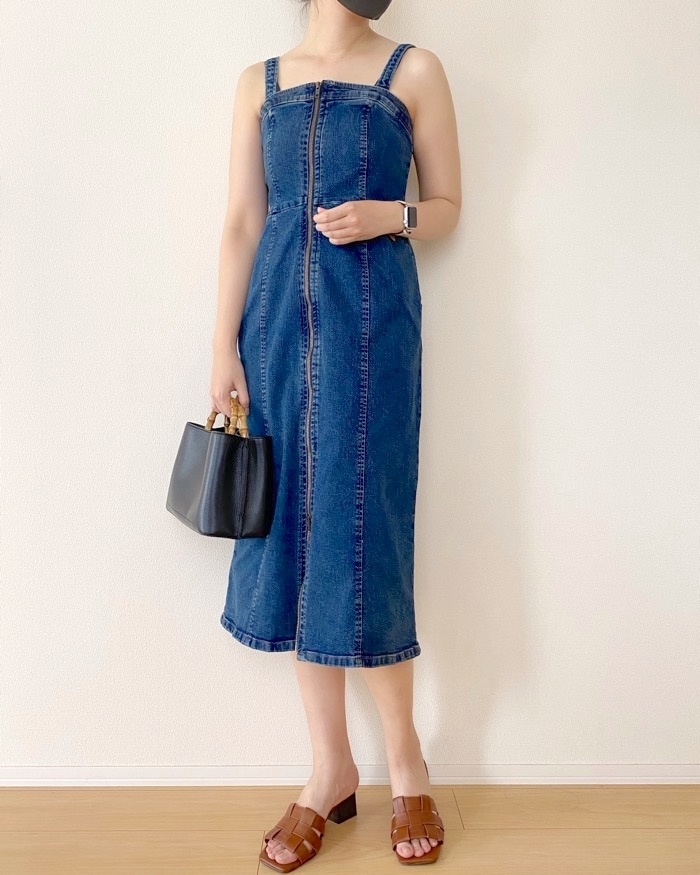 GU(ジーユー)のおすすめファッションアイテム「デニムフロントジップワンピース」のコーディネート