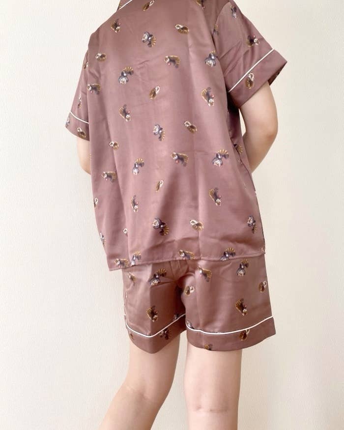 GU（ジーユー）のおすすめファッションアイテム「サテンパジャマ（半袖＆ショートパンツ）（レッサーパンダ）」