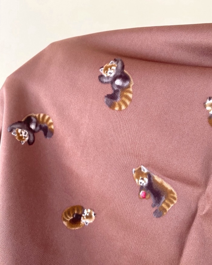 GU（ジーユー）のおすすめファッションアイテム「サテンパジャマ（半袖＆ショートパンツ）（レッサーパンダ）」