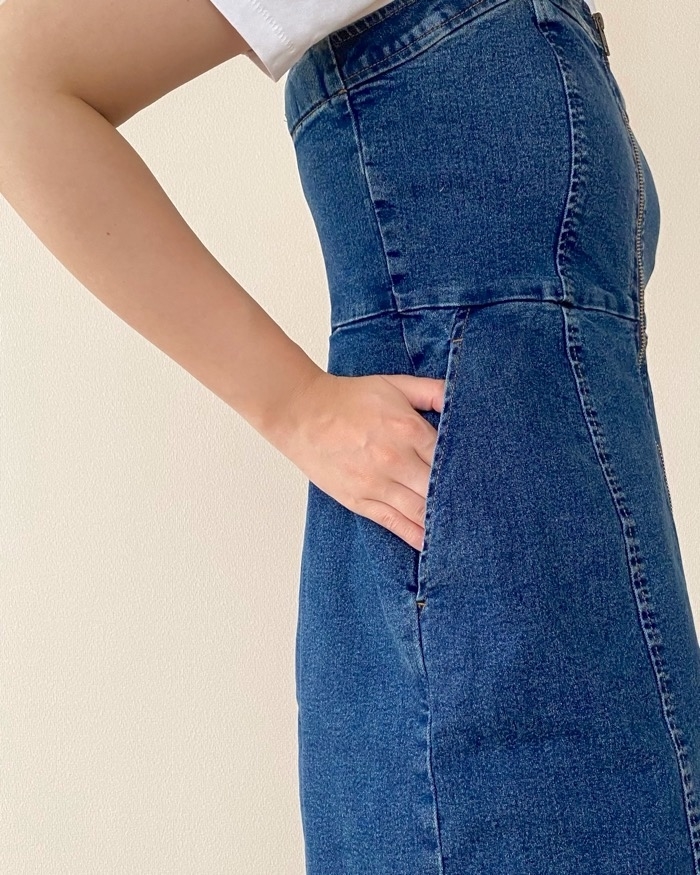 GU(ジーユー)のおすすめファッションアイテム「デニムフロントジップワンピース」