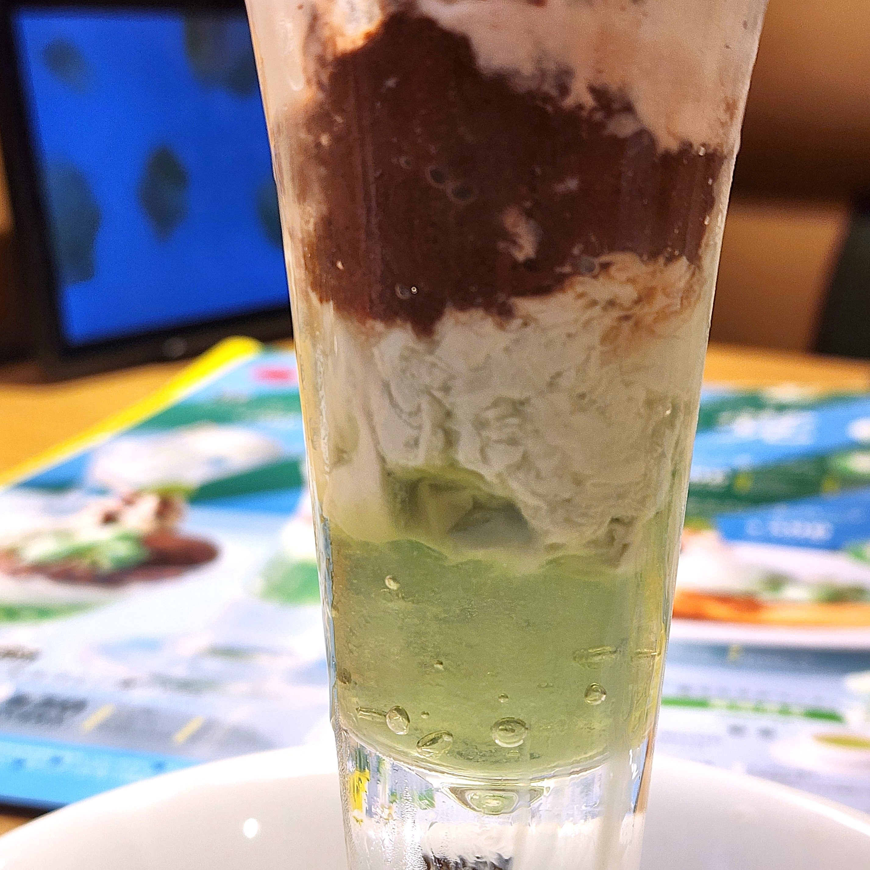 ココスのおすすめスイーツ「チョコミン党パフェ」