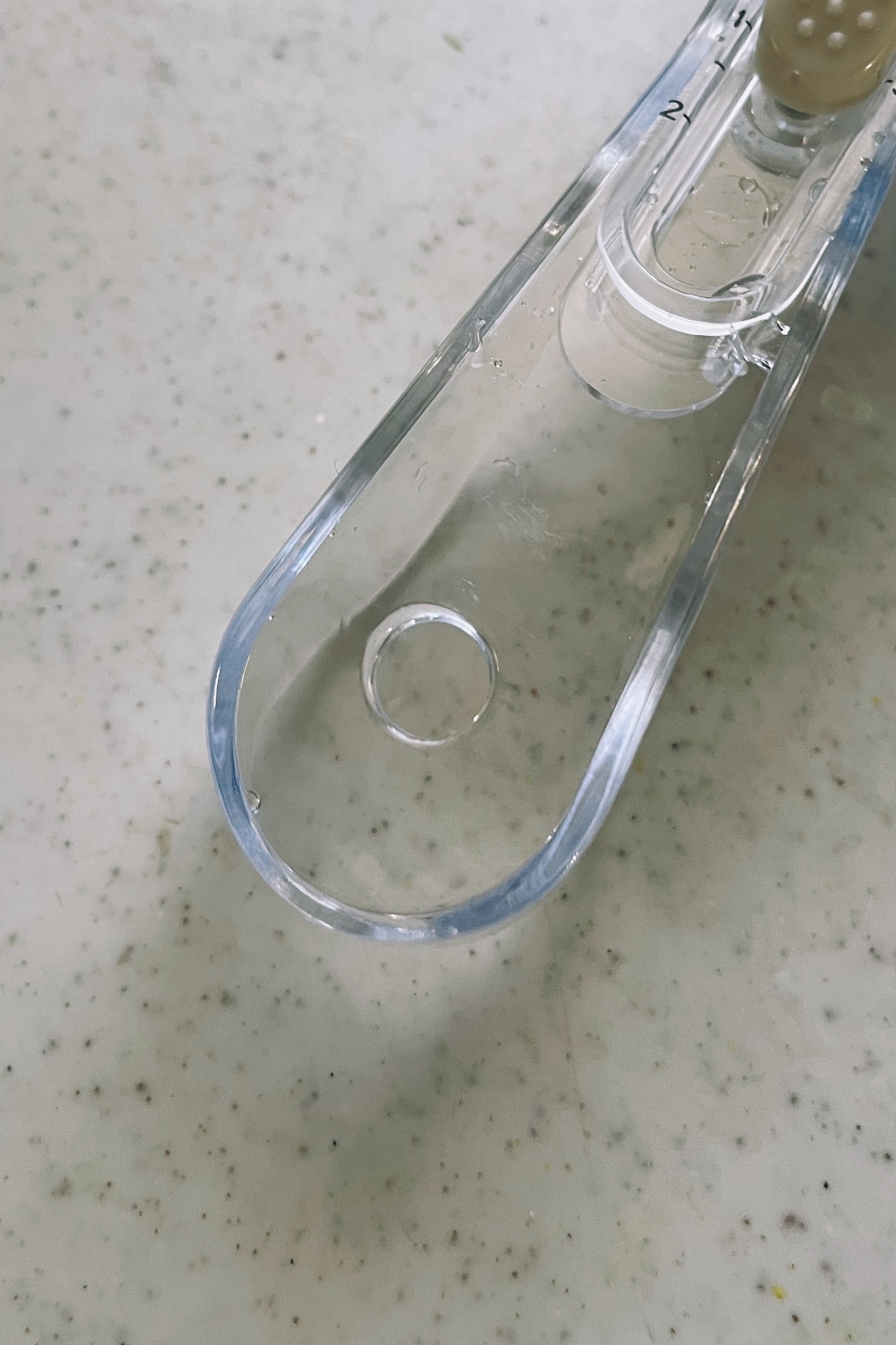 3COINS（スリーコインズ）の便利なキッチングッズ「《大さじ小さじが1つになった》調節できる計量スプーン／KITINTO」