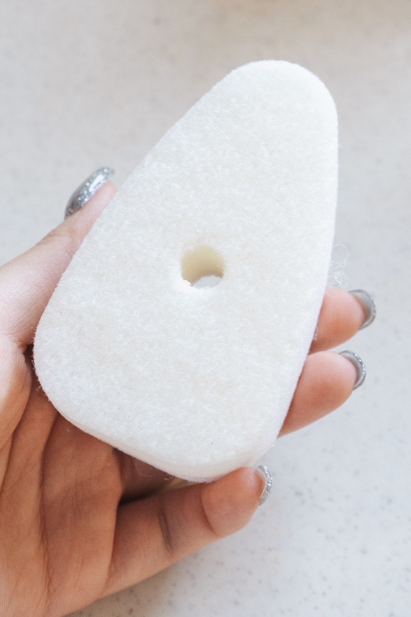 3COINS（スリーコインズ）の便利なキッチングッズ「洗剤が出るキッチンスポンジ/KITINTO」