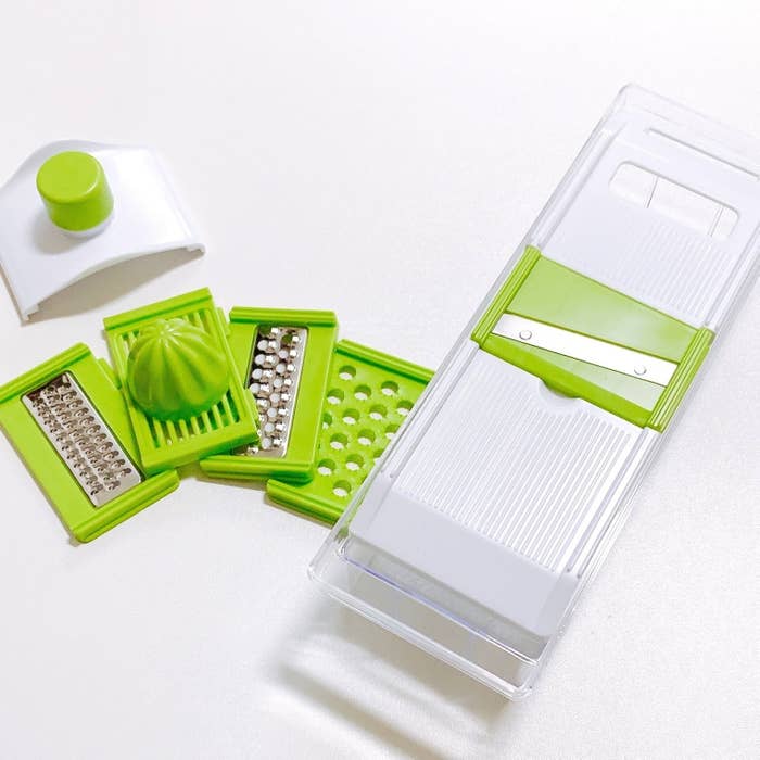 DAISO（ダイソー）のおすすめキッチンアイテム「スライサーセット（5WAY）」