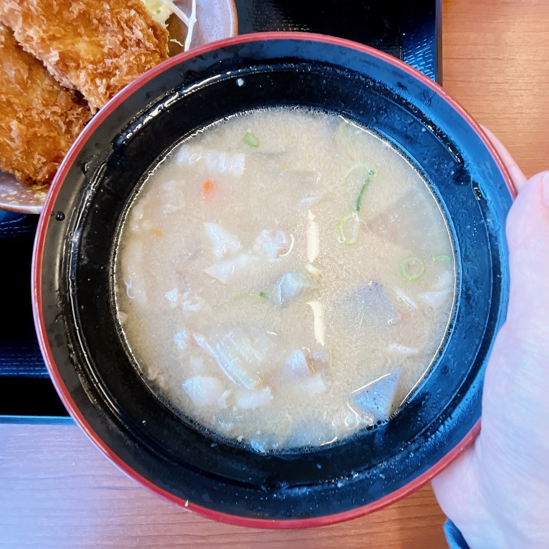 かつやのおすすめメニュー「とん汁定食（ヒレカツ）」