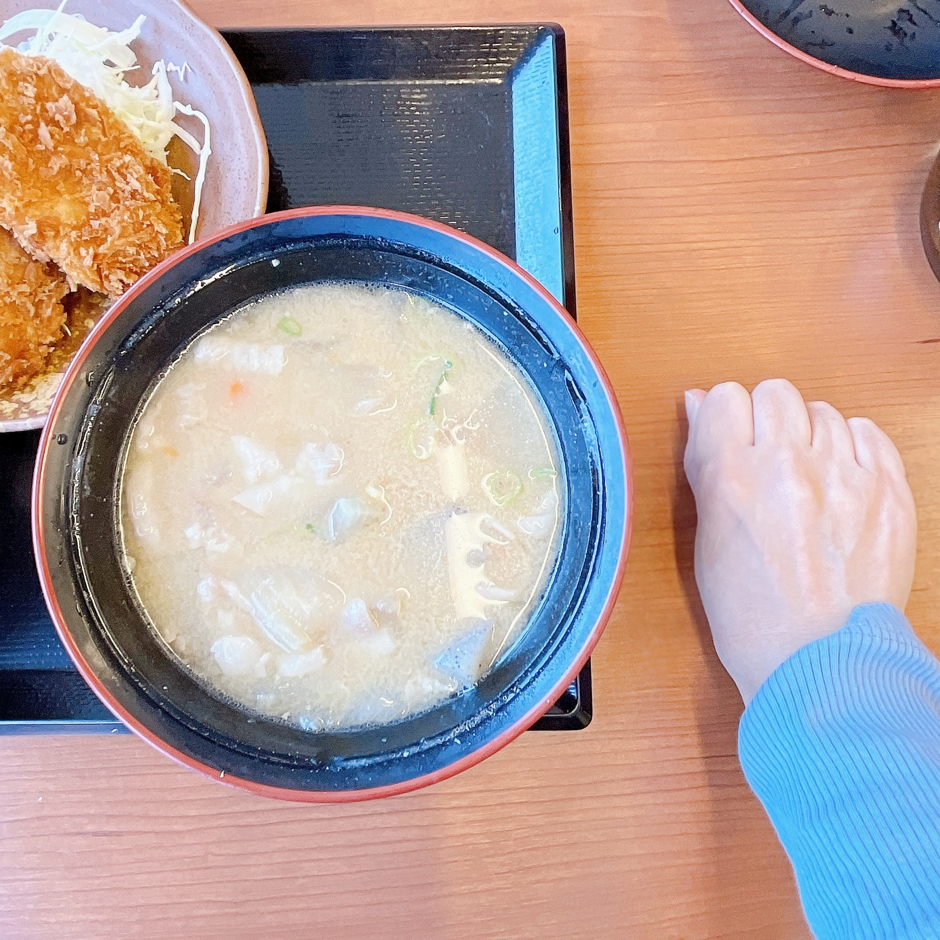 かつやのおすすめメニュー「とん汁定食（ヒレカツ）」