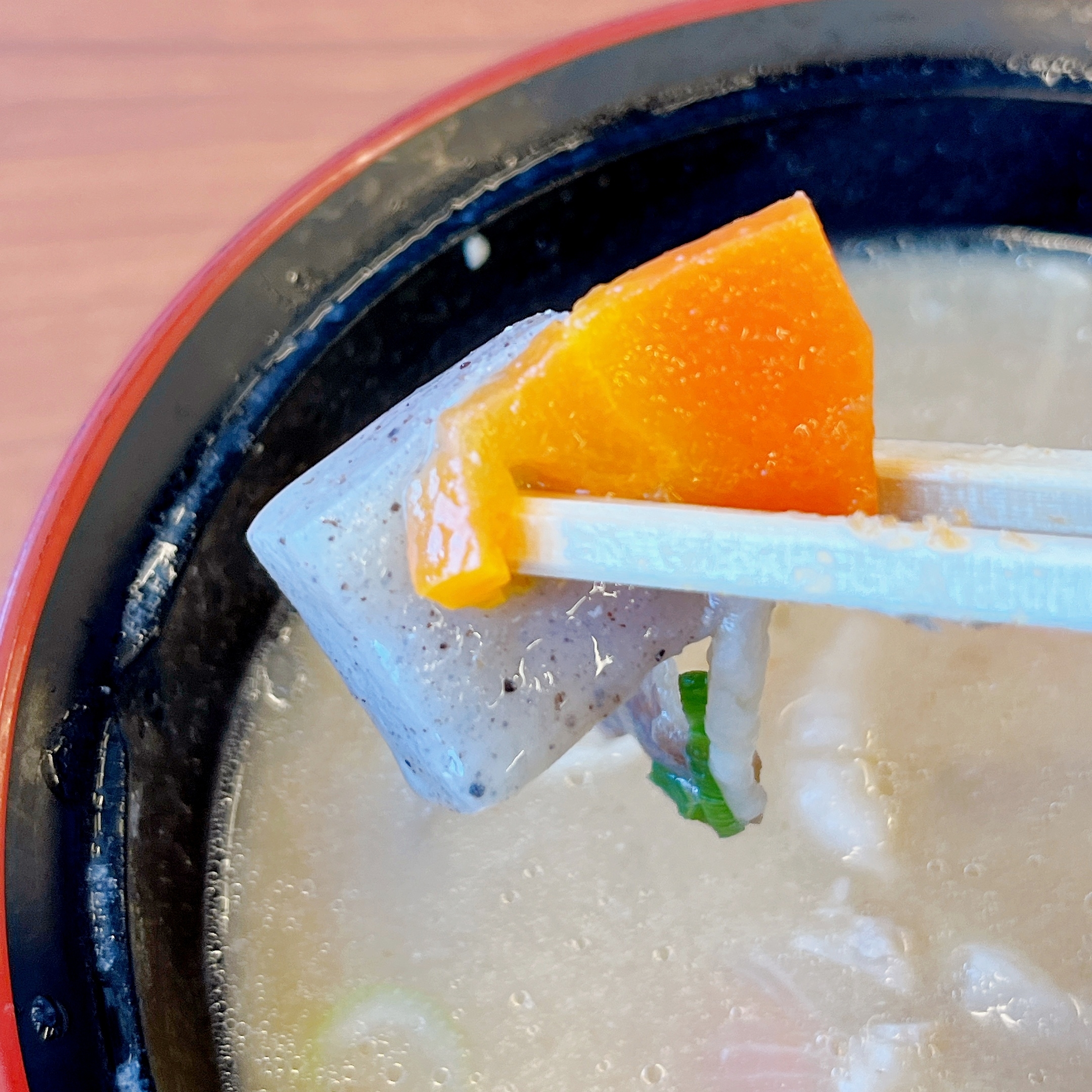 かつやのおすすめメニュー「とん汁定食（ヒレカツ）」