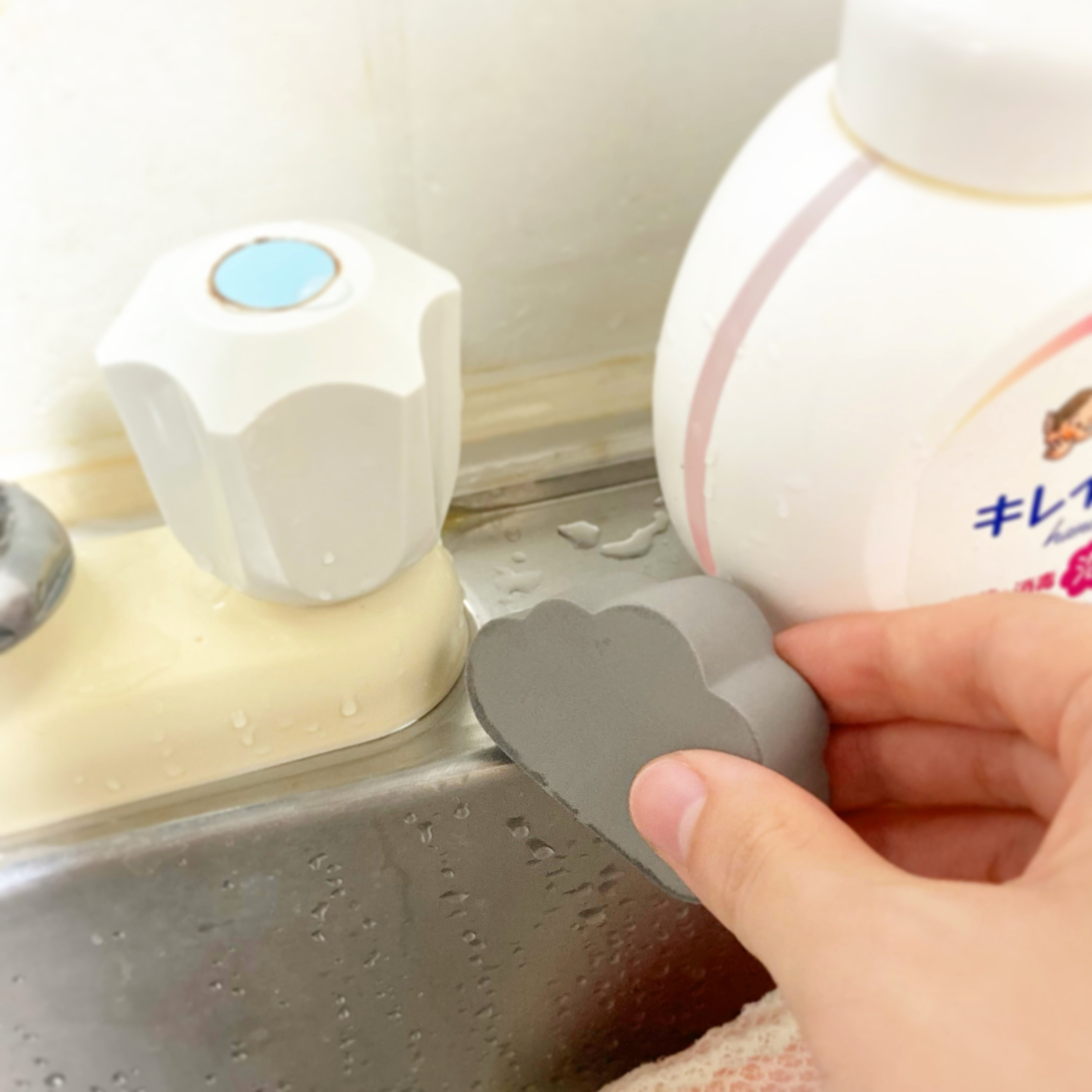 CanDo(キャンドゥ)のお掃除アイテム「PVA吸水スポンジくも ミニ3P」