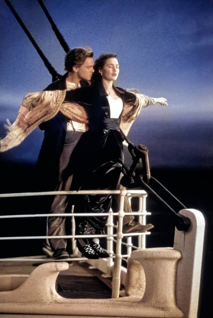 Leonardo DiCaprio dan Kate Winslet memerankan kembali ikon tersebut 