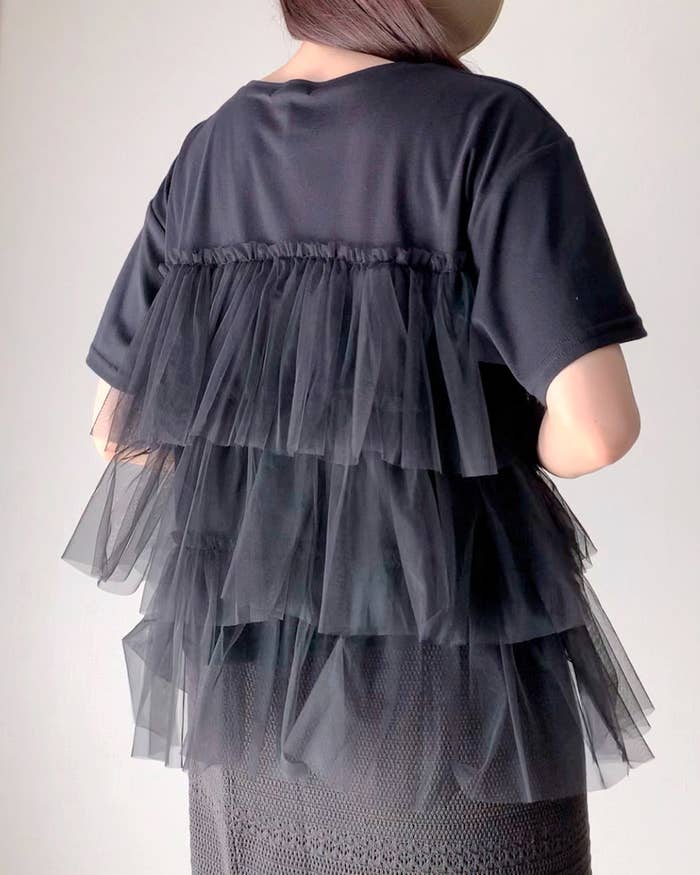 しまむらのおすすめファッションアイテム「ティアードチュールTシャツ」