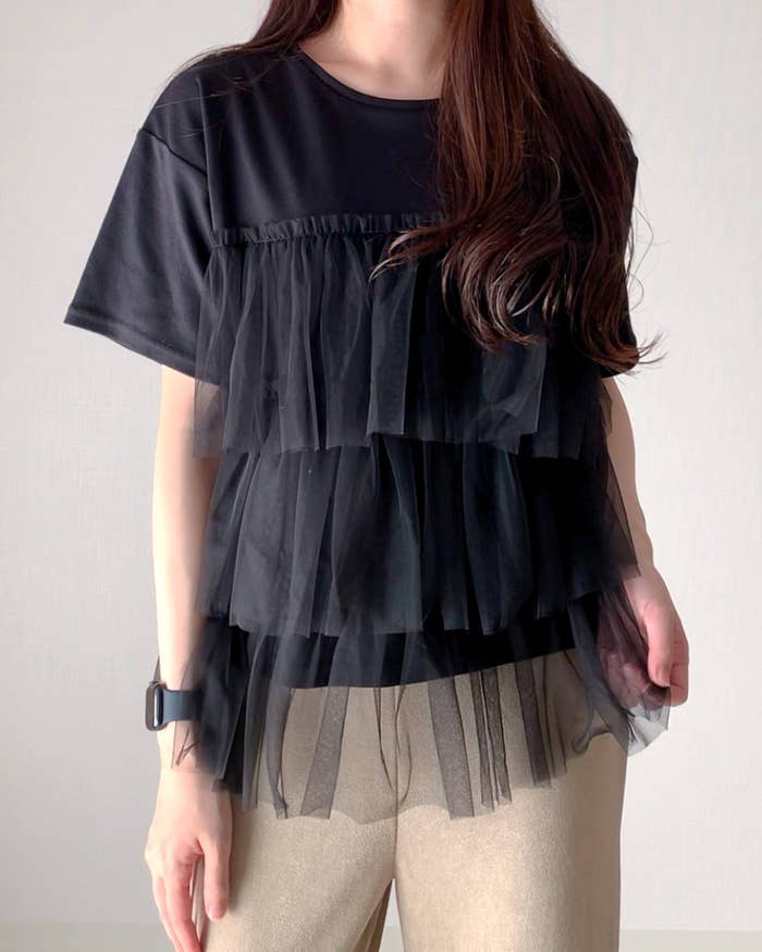 しまむらのおすすめファッションアイテム「ティアードチュールTシャツ」