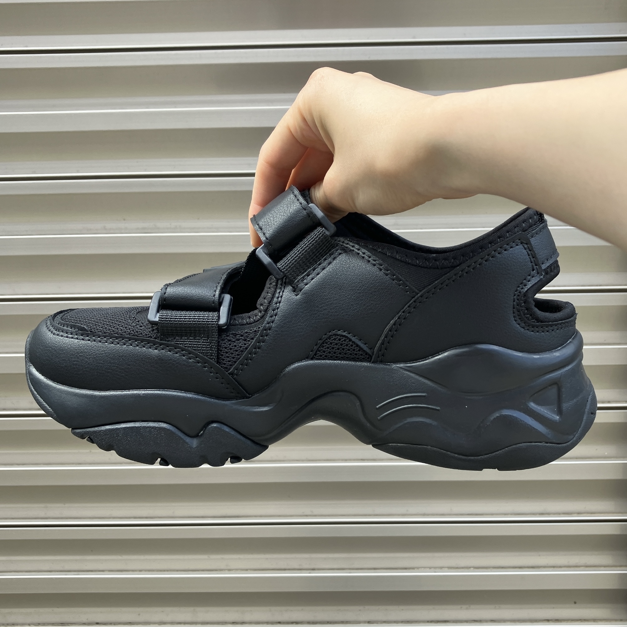 Honeys（ハニーズ）のおすすめサンダル「スニーカーサンダル」