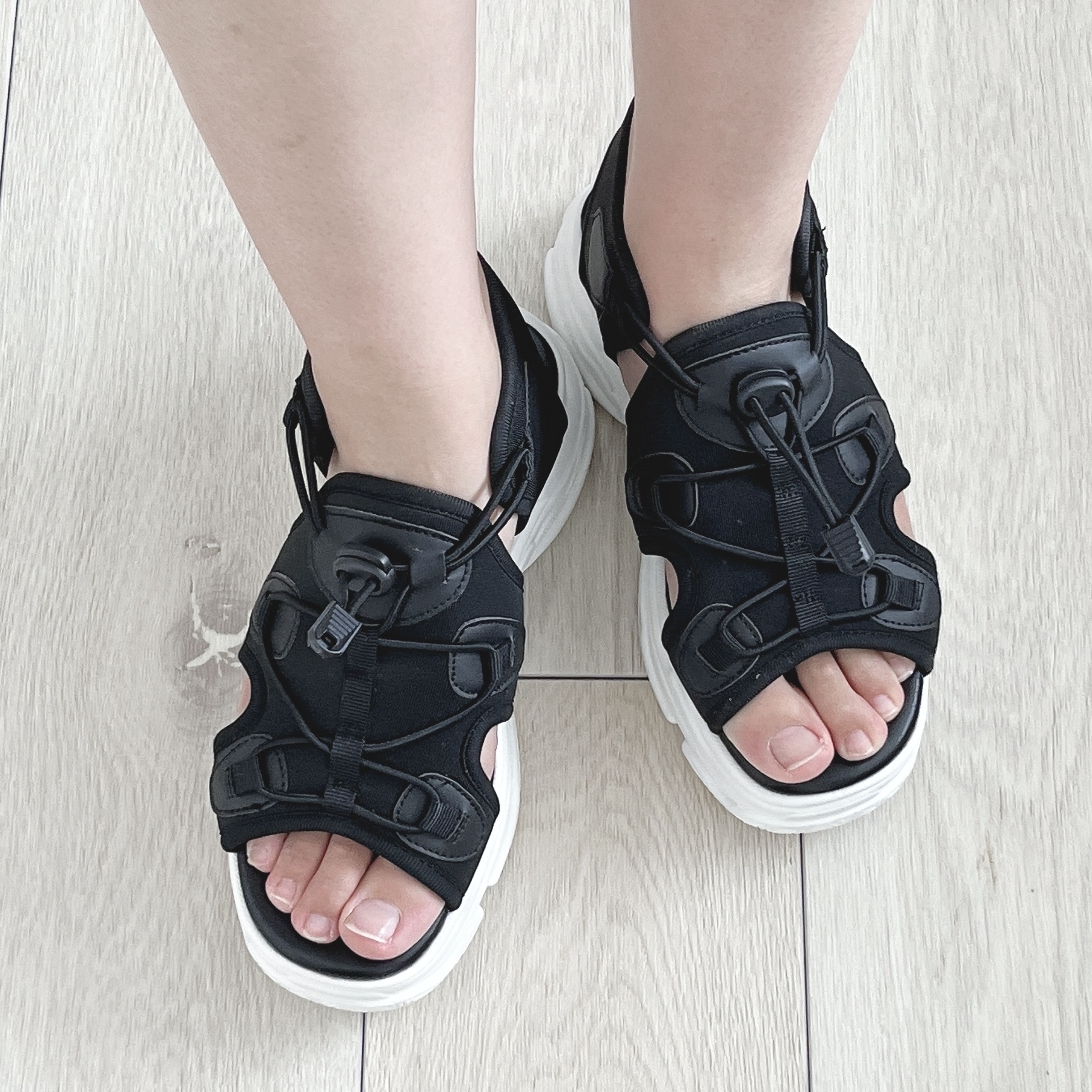 ハニーズのおすすめシューズ「コード付スポーツサンダル」