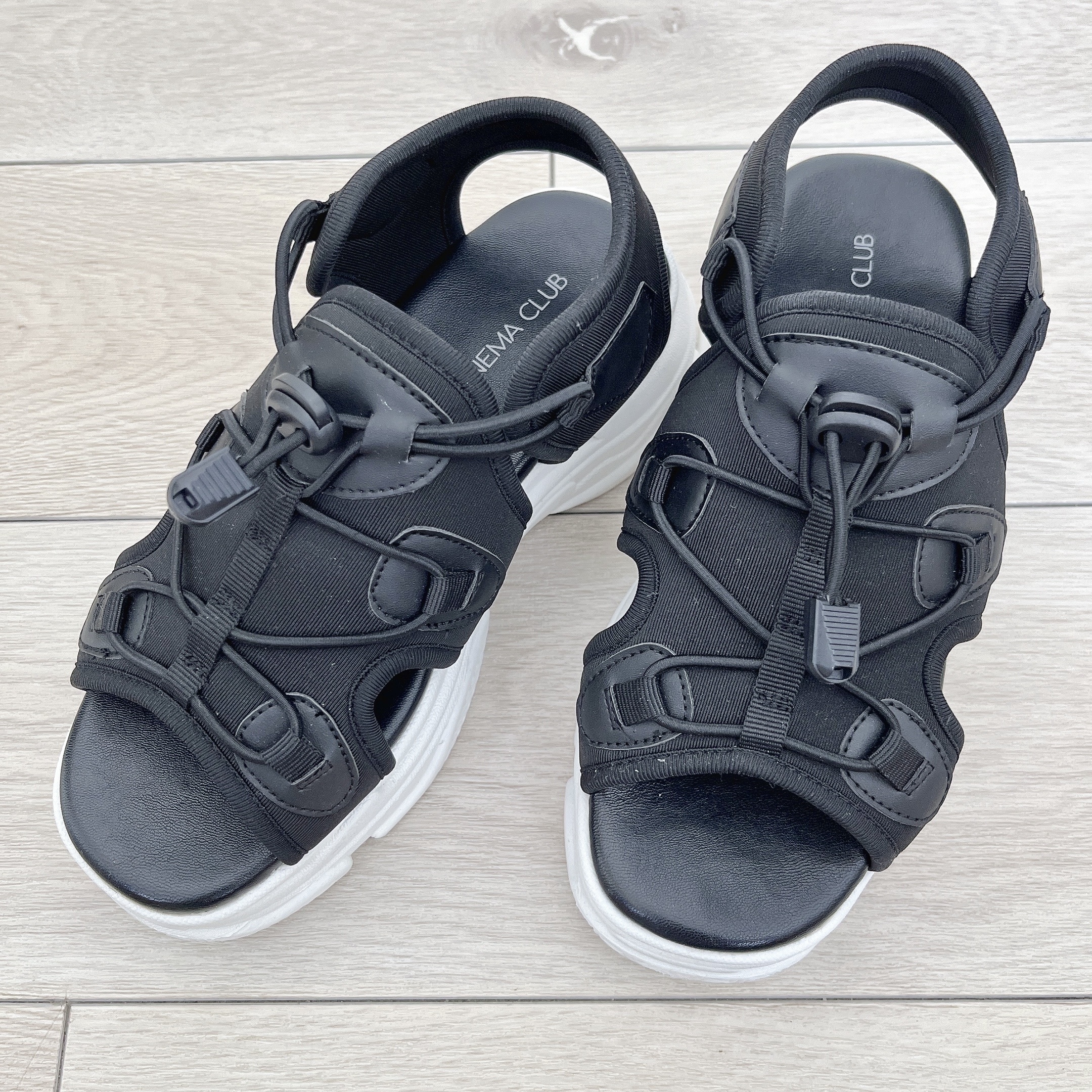 ハニーズのおすすめシューズ「コード付スポーツサンダル」