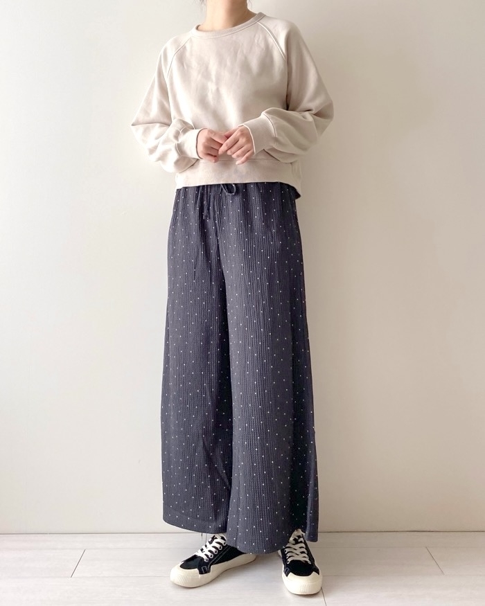 gu(ジーユー)のおすすめコーデ「ラウンジフレアパンツ(ドット)+E」が大人気