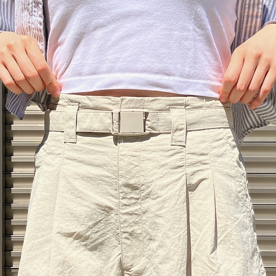 gu(ジーユー)のおすすめコーデ「テックタックコクーンパンツ」が大人気