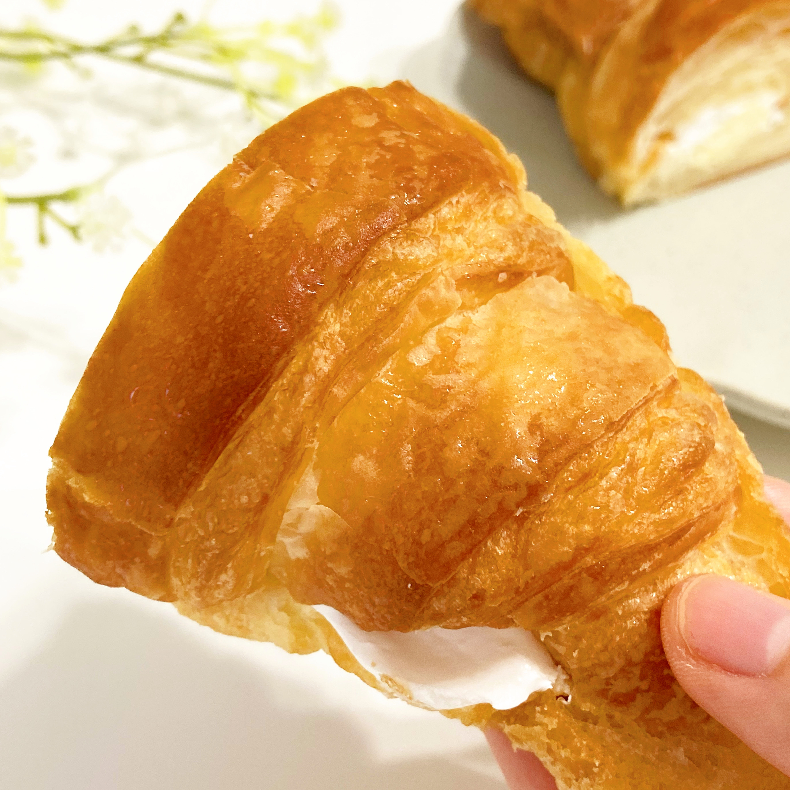 FamilyMart（ファミリーマート）のおすすめスイーツパン「生クロワッサン（ダブルミルク）」