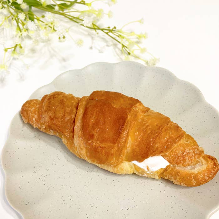 FamilyMart（ファミリーマート）のおすすめスイーツパン「生クロワッサン（ダブルミルク）」