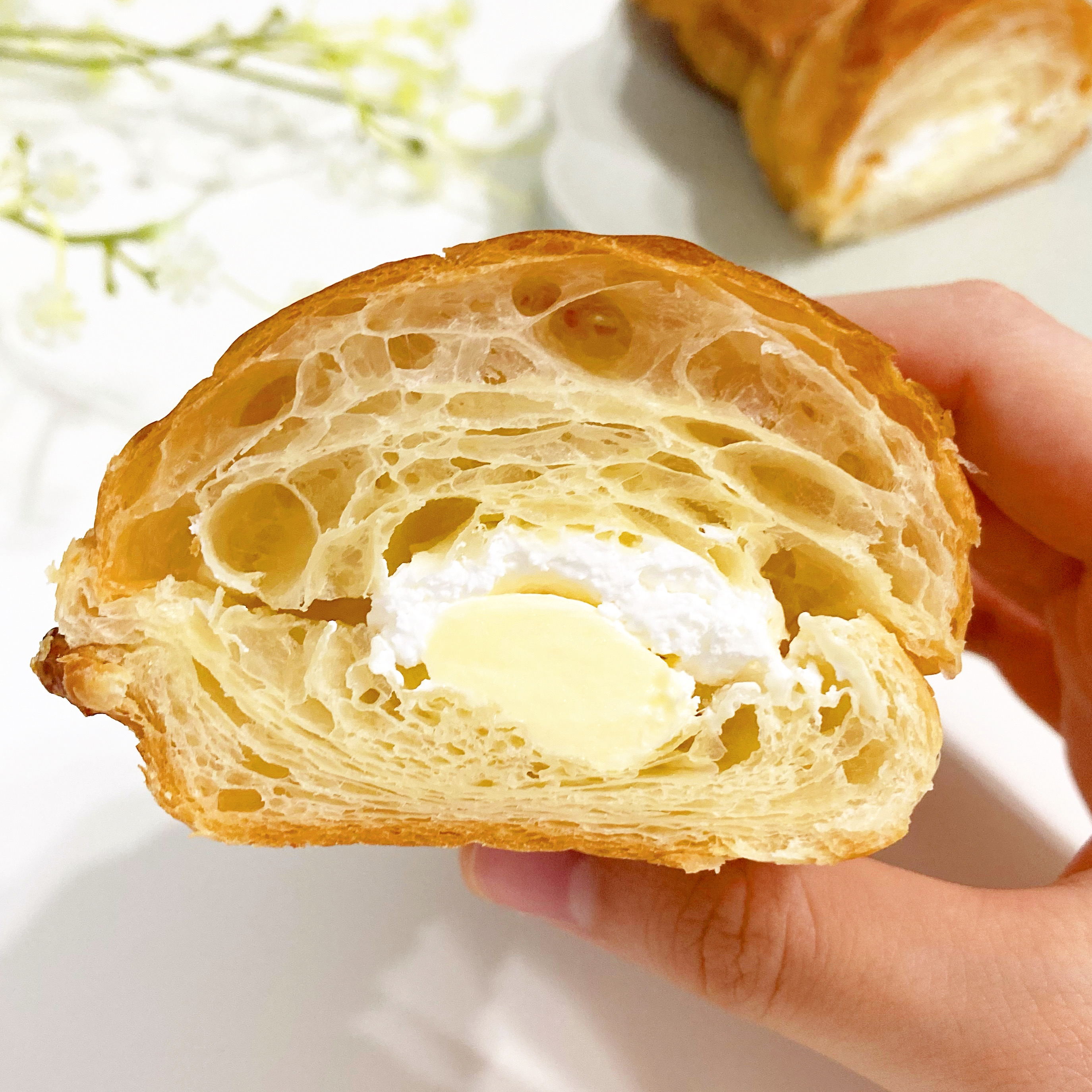 FamilyMart（ファミリーマート）のおすすめスイーツパン「生クロワッサン（ダブルミルク）」