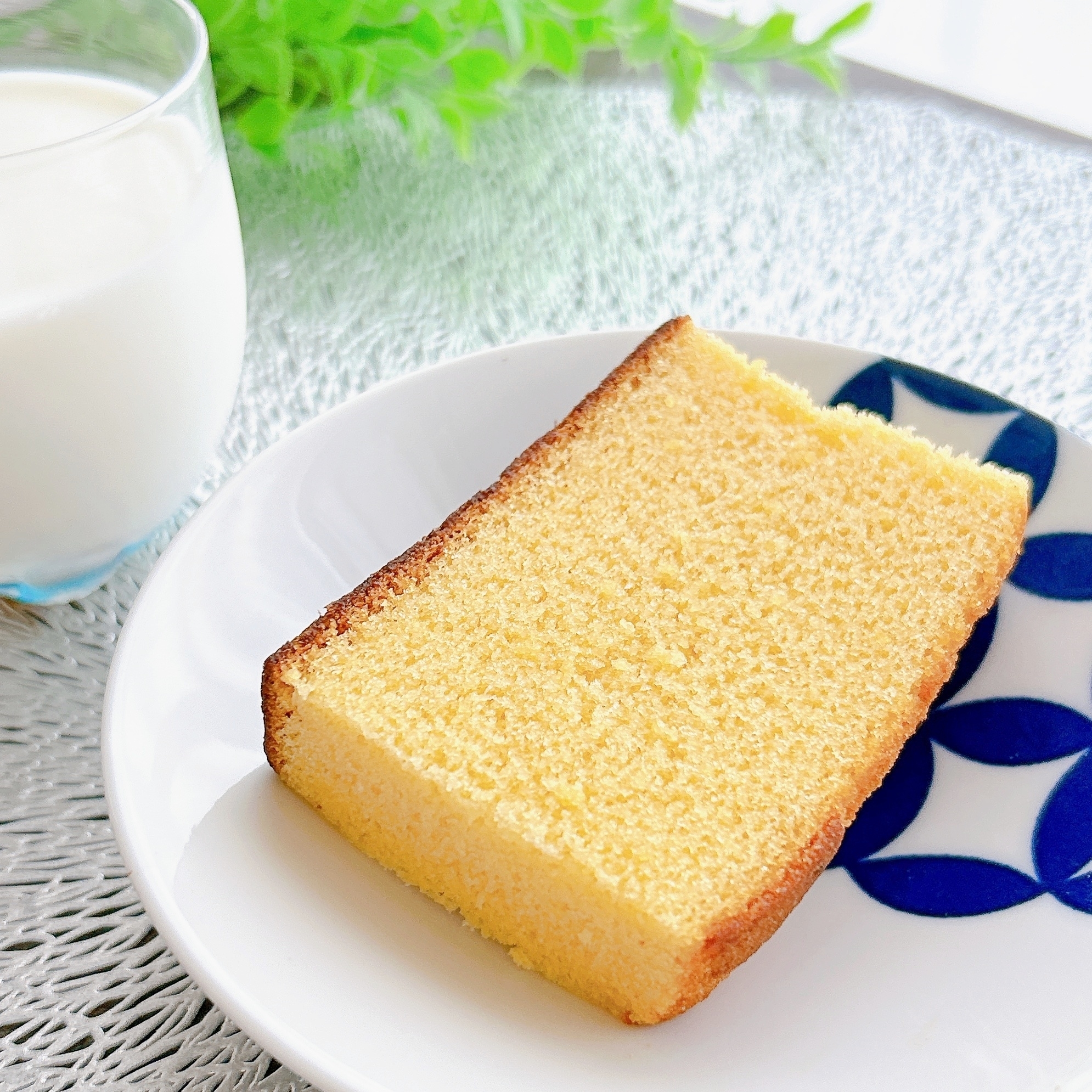 LAWSON（ローソン）のおすすめスイーツ「はちみつ香るしっとりカステラ」