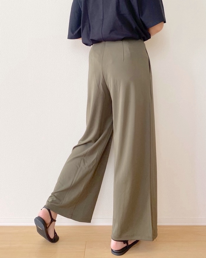 UNIQLO（ユニクロ）のおすすめファッションアイテム「クレープジャージーストレートパンツ」