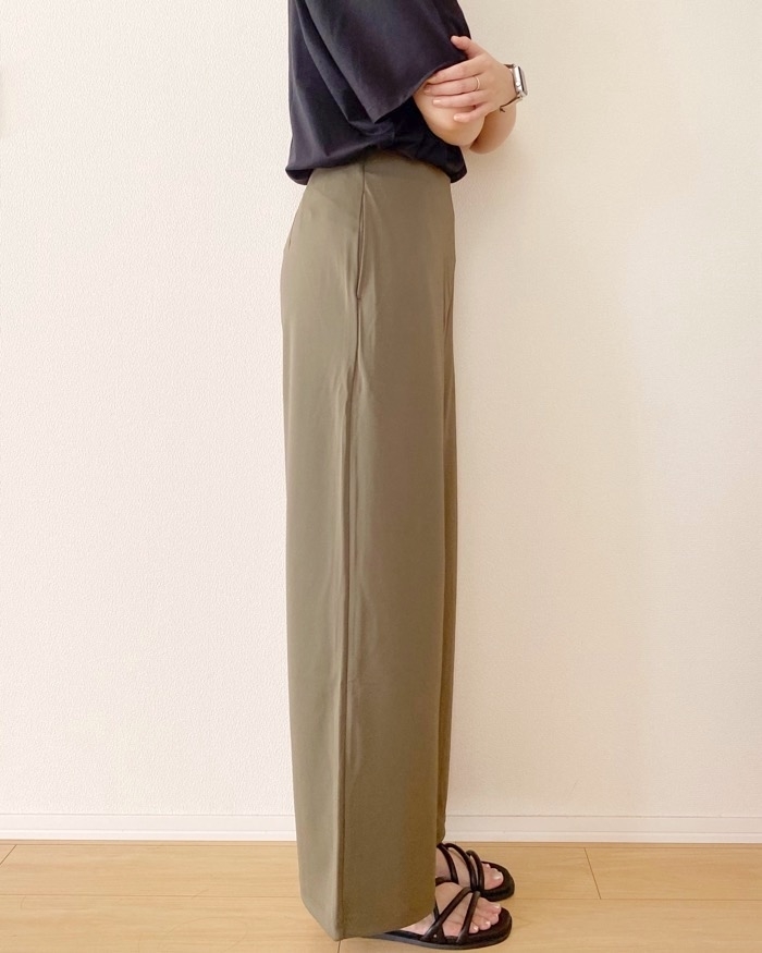 UNIQLO（ユニクロ）のおすすめファッションアイテム「クレープジャージーストレートパンツ」