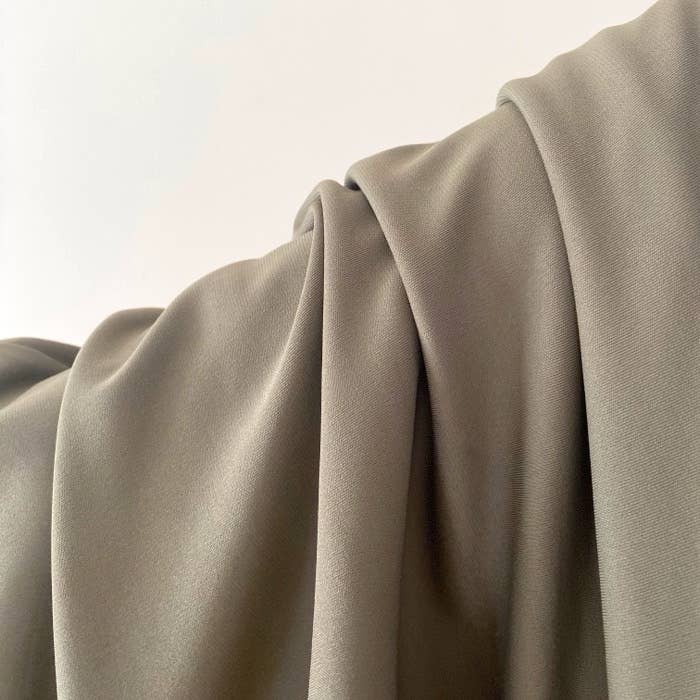 UNIQLO（ユニクロ）のおすすめファッションアイテム「クレープジャージーストレートパンツ」