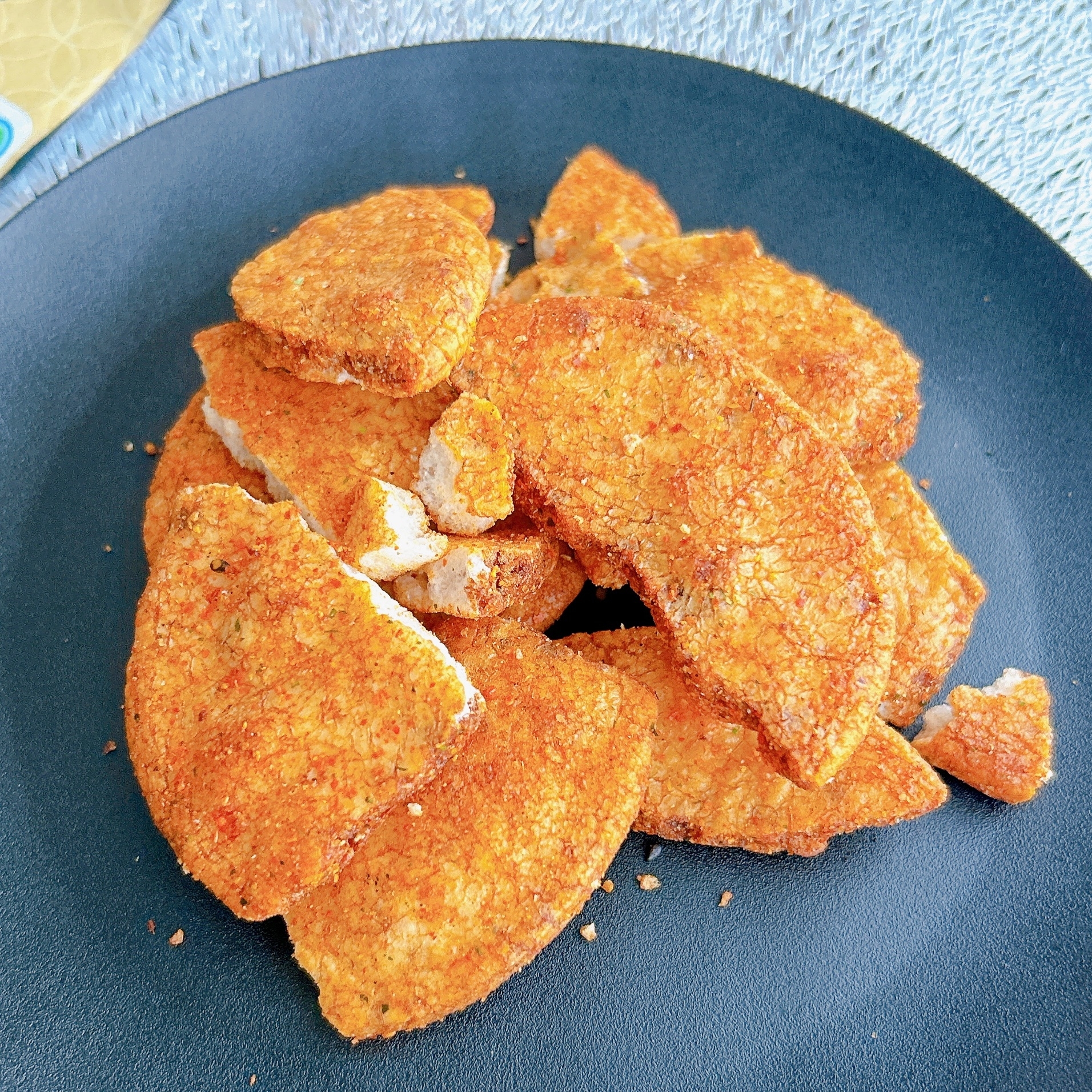 FamilyMart（ファミリーマート）のおすすめお菓子「香りと辛味が引き立つ手割り七味せん」