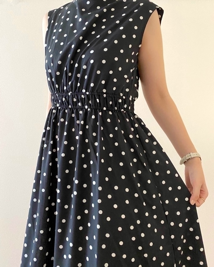 GU(ジーユー)のおすすめワンピース「ドットプリントワンピース(ノースリーブ)Z」