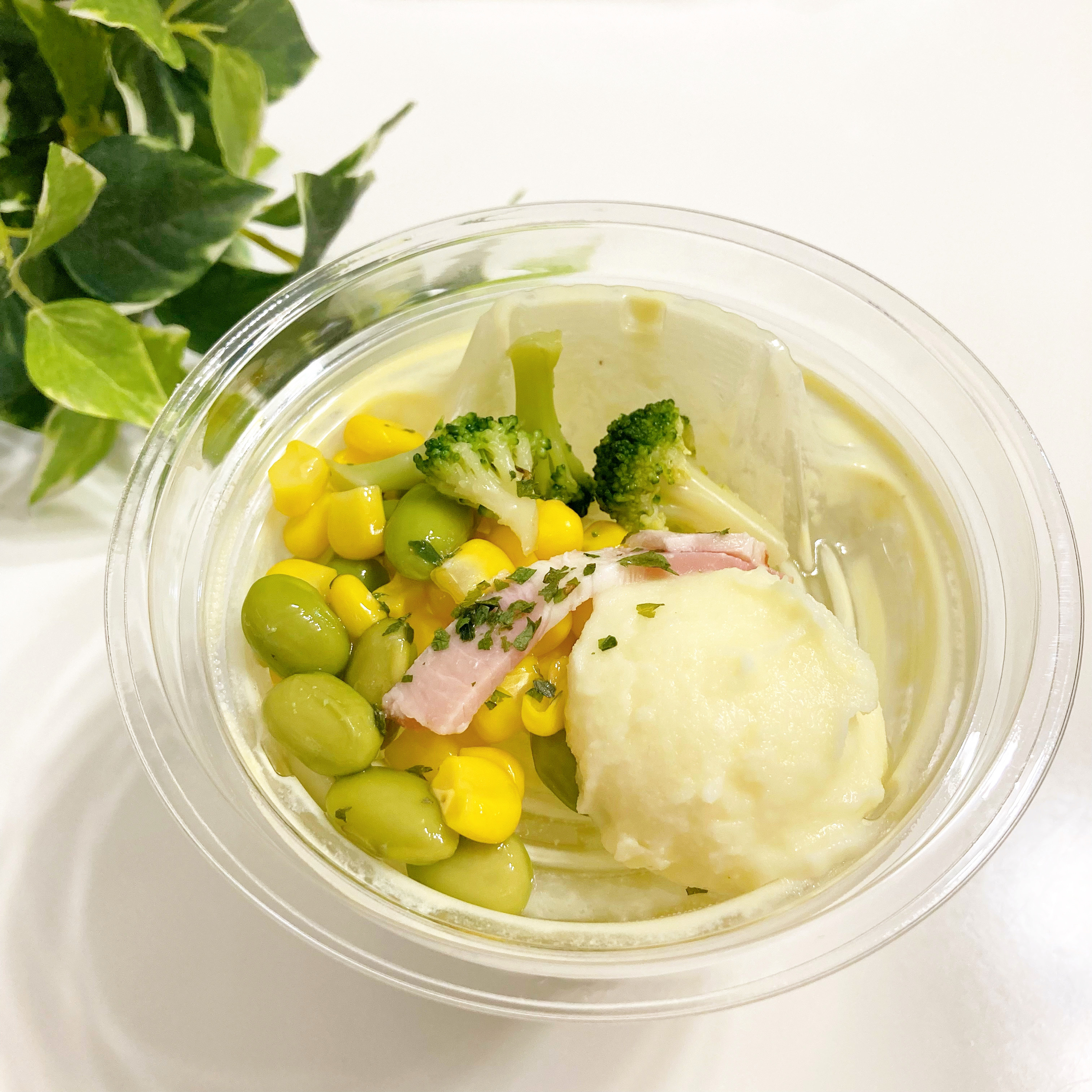 FamilyMart(ファミリーマート)のおすすめ商品「冷たいスープ コーンとえだまめ」