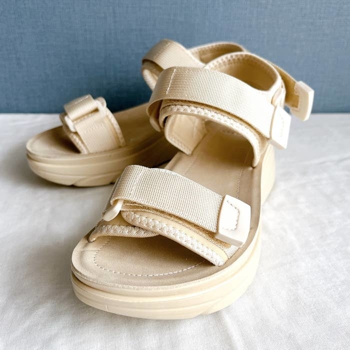 nikoand…（ニコアンド）のおすすめファッションアイテム「オリジナルテープベルトスポーツサンダル」