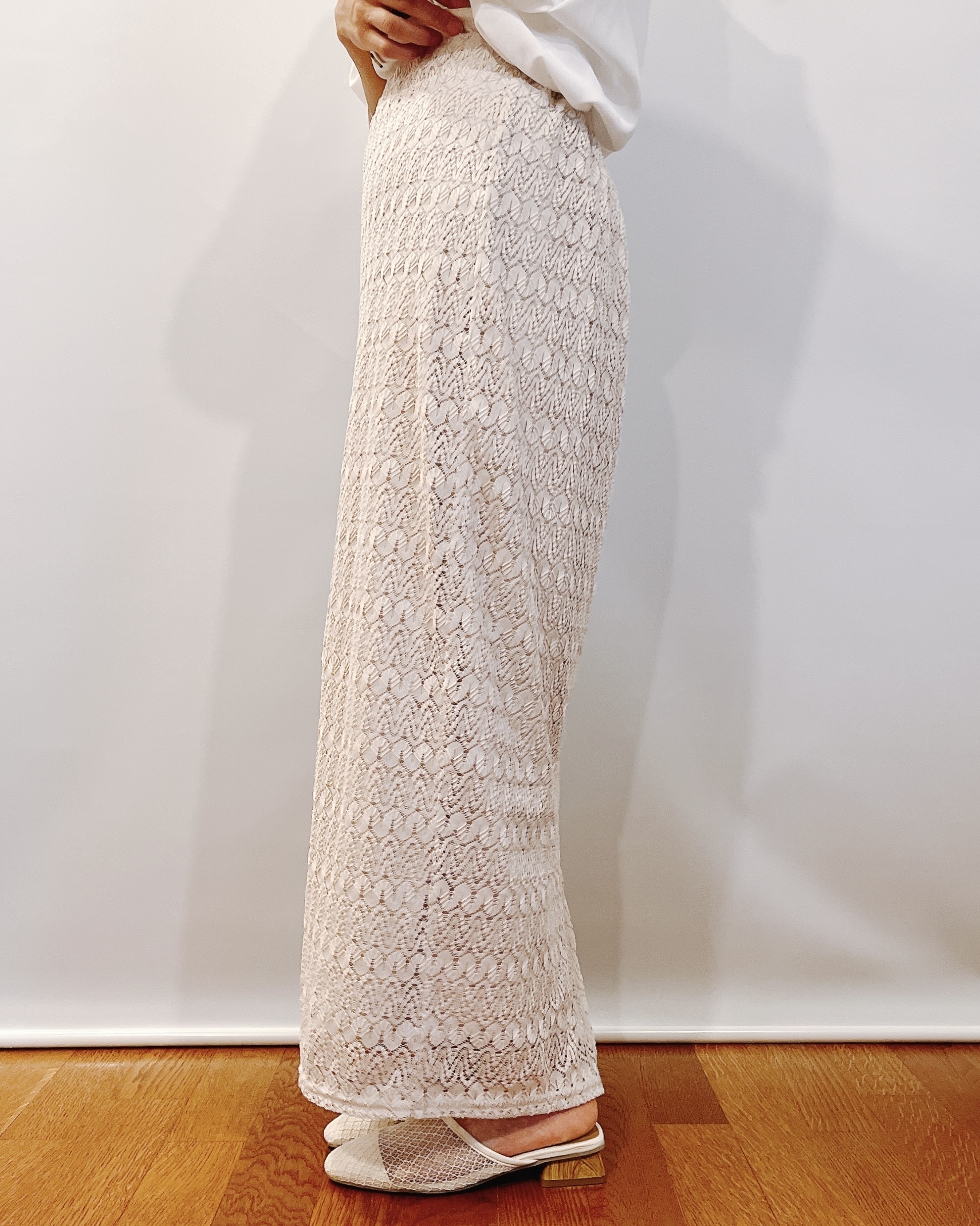 しまむらのおすすめファッションアイテム「レースナロースカート」