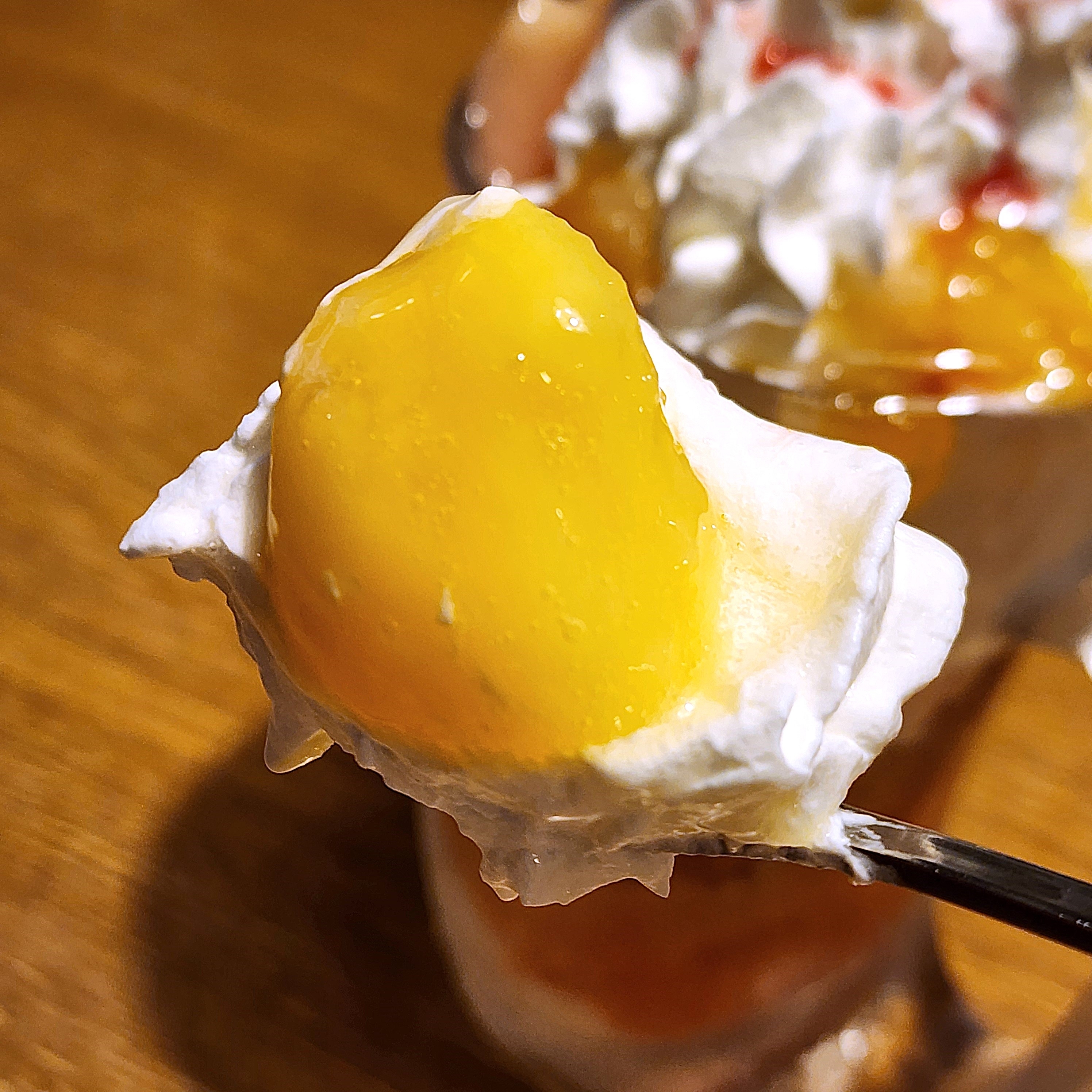 びっくりドンキーのおすすめスイーツ「ジョッキパフェ(ピーチ)」