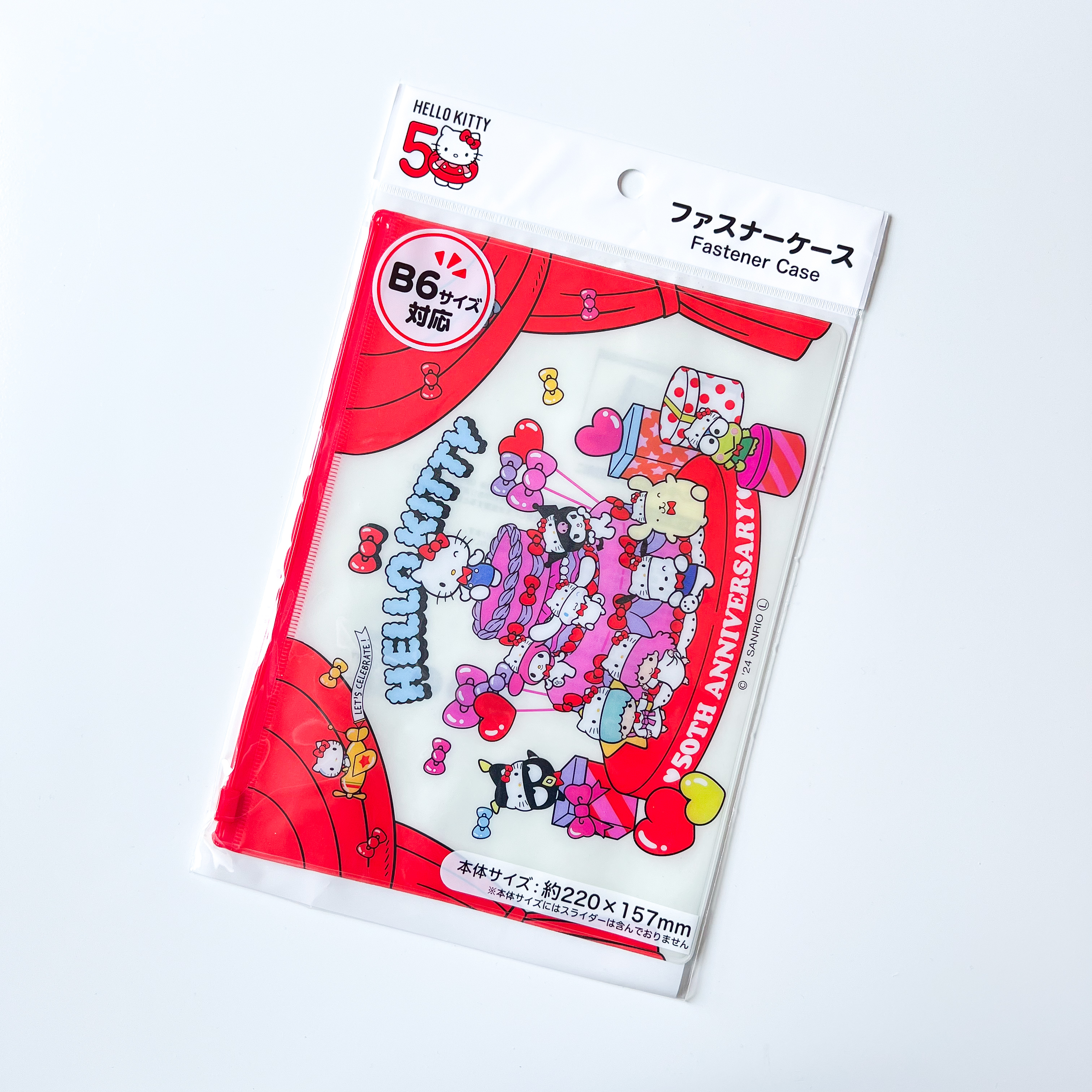 Seria（セリア）のおすすめ便利グッズ「キティ 50周年ファスナーケース B6」