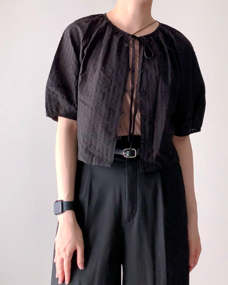 GUのおすすめトップス「テクスチャーランタンスリーブブラウス（5分袖）Q」