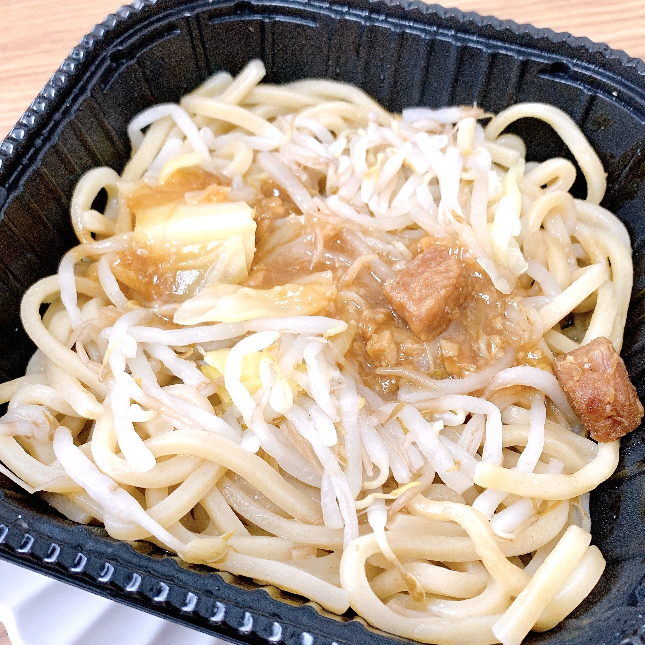 FamilyMart(ファミリーマート)のおすすめの冷凍食品「ガツンとやみつき!にんにくまぜそば」