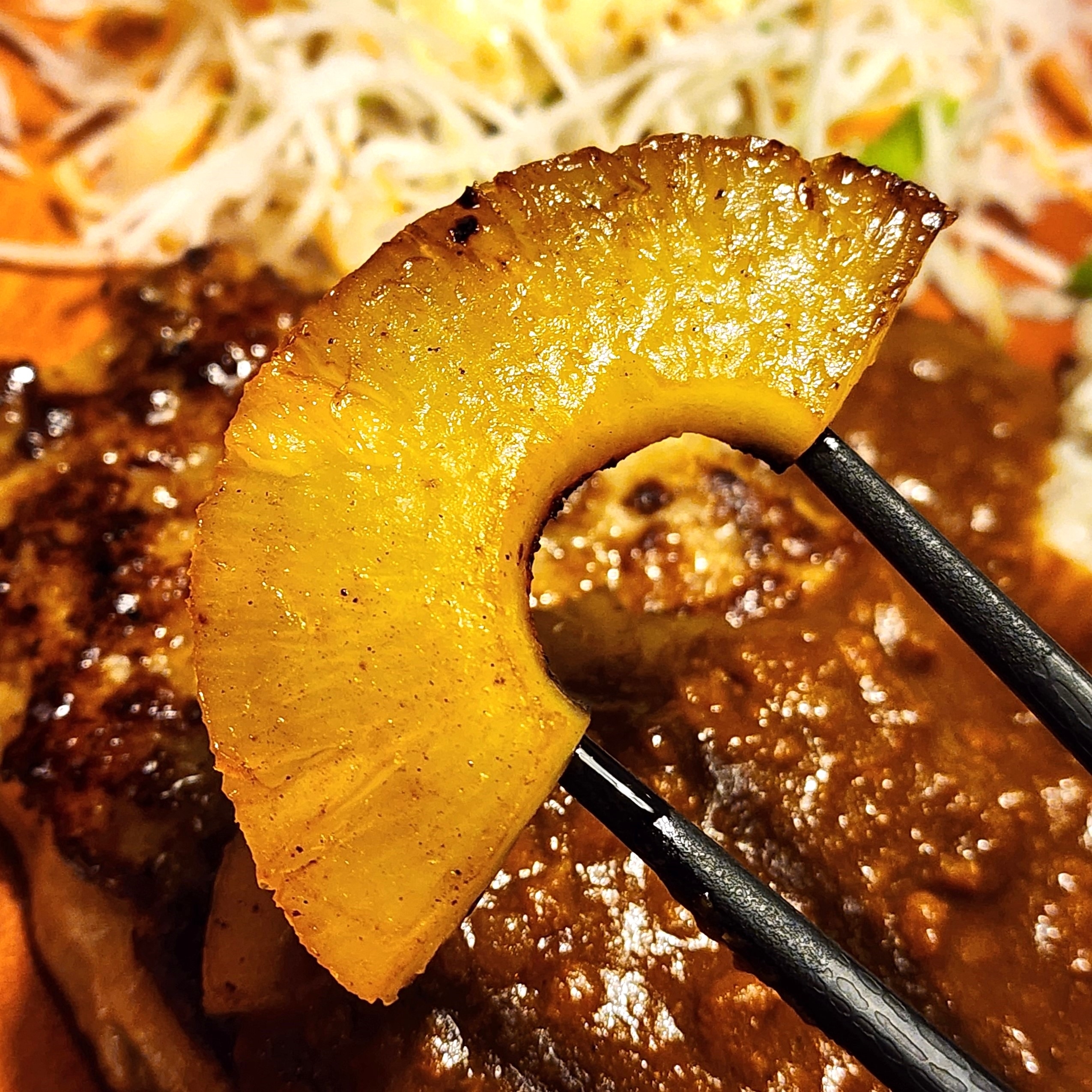 びっくりドンキーのおすすめフード「パインカリーバーグディッシュ」