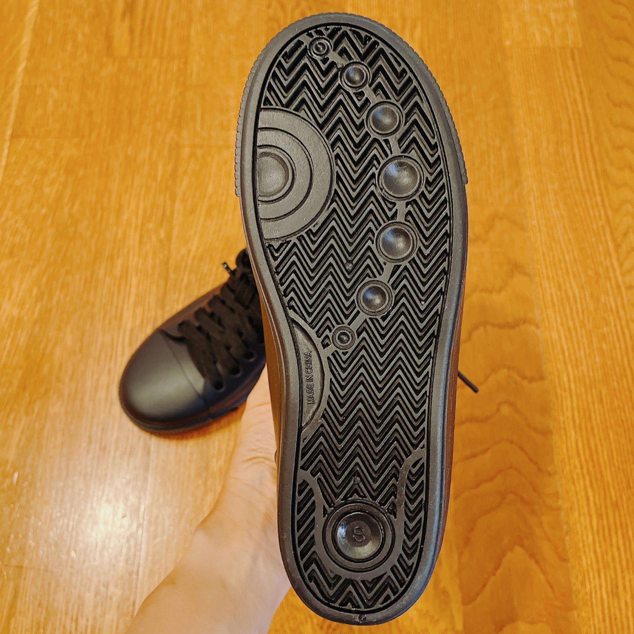 しまむらのおすすめファッションアイテム「レディース レインスニーカー(スニーカーレイン)」