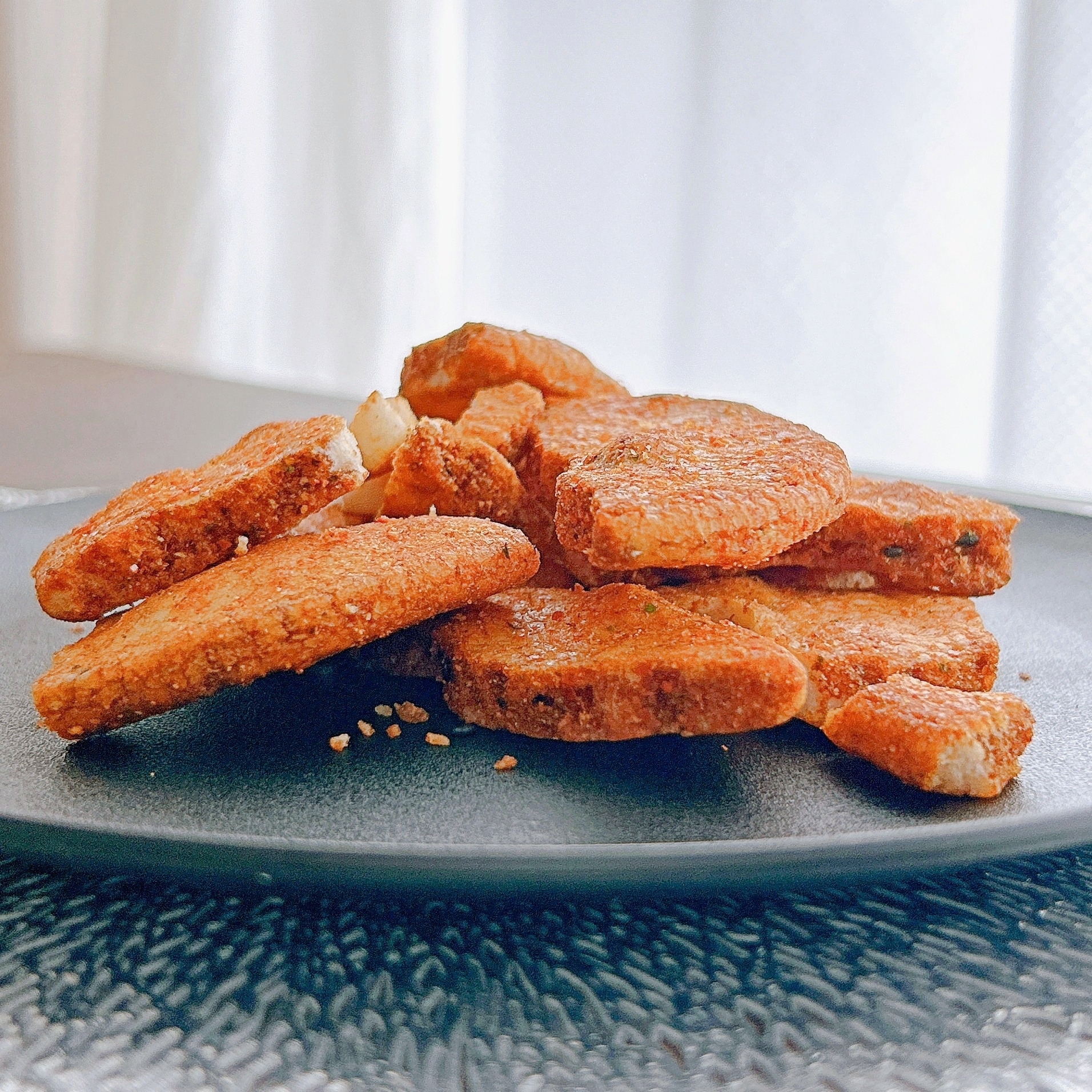 FamilyMart（ファミリーマート）のおすすめお菓子「香りと辛味が引き立つ手割り七味せん」