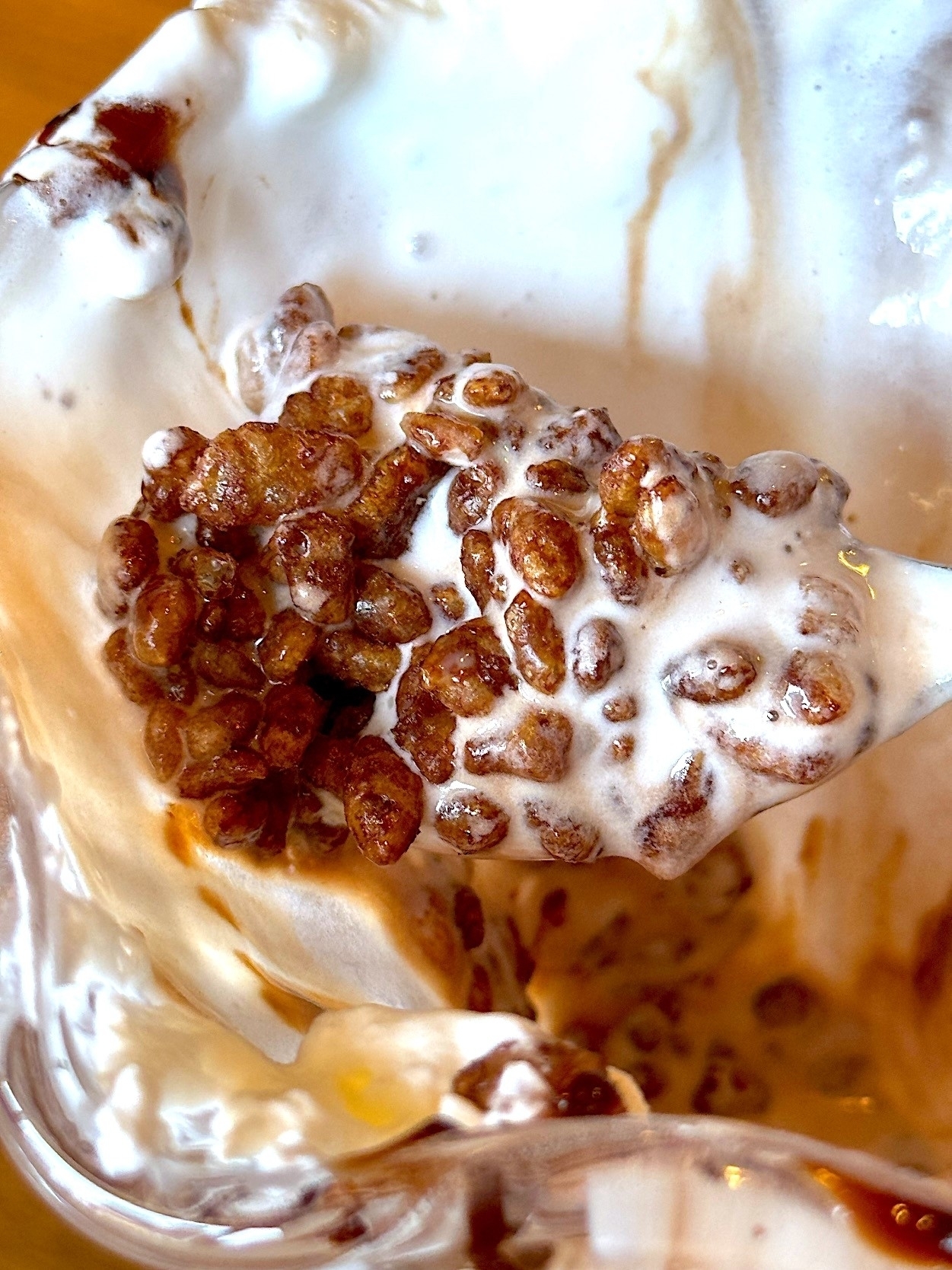 びっくりドンキーのおすすめスイーツ「ガトーショコラパフェ」