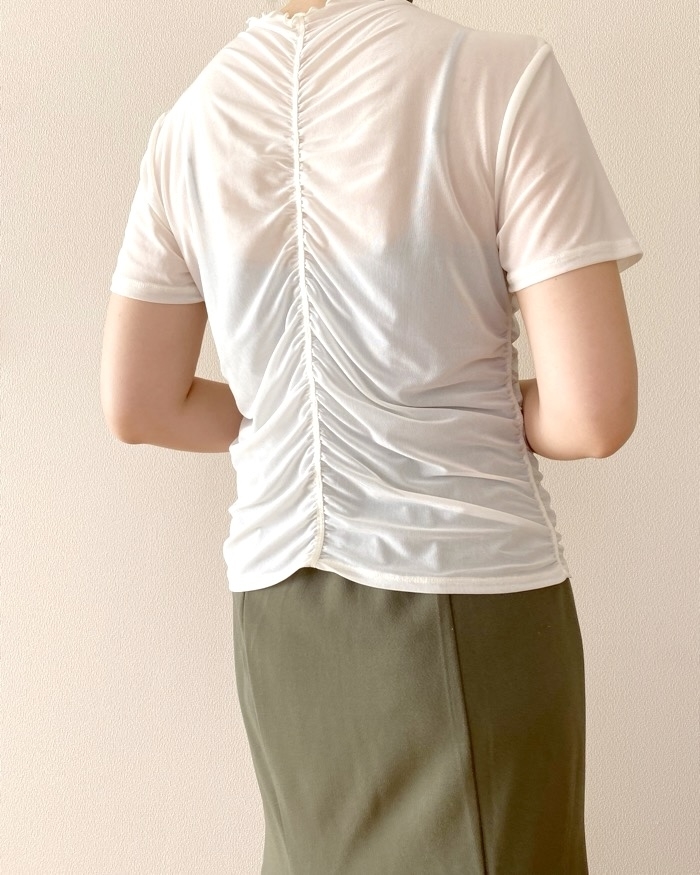 GU（ジーユー）のおすすめファッションアイテム「シアーギャザーT（半袖）Q」