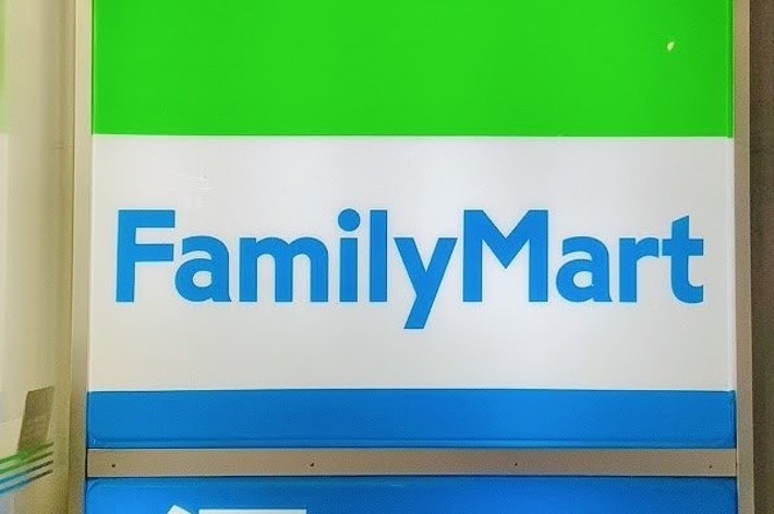 FamilyMart(ファミリーマート)の看板