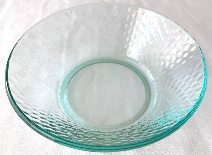 ダイソーのオススメのグッズ「ハニカムモールドボウル(マリン・ラベンダー)」