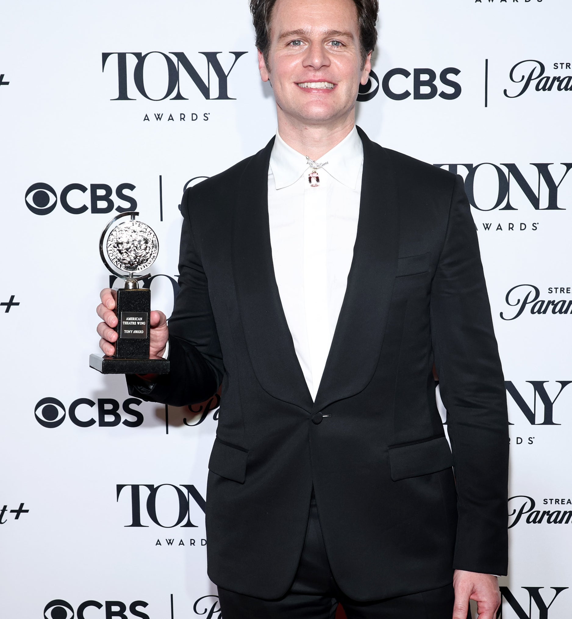 Jonathan Groff Praised For Emotional Tonys Speech, image size:1876x2028