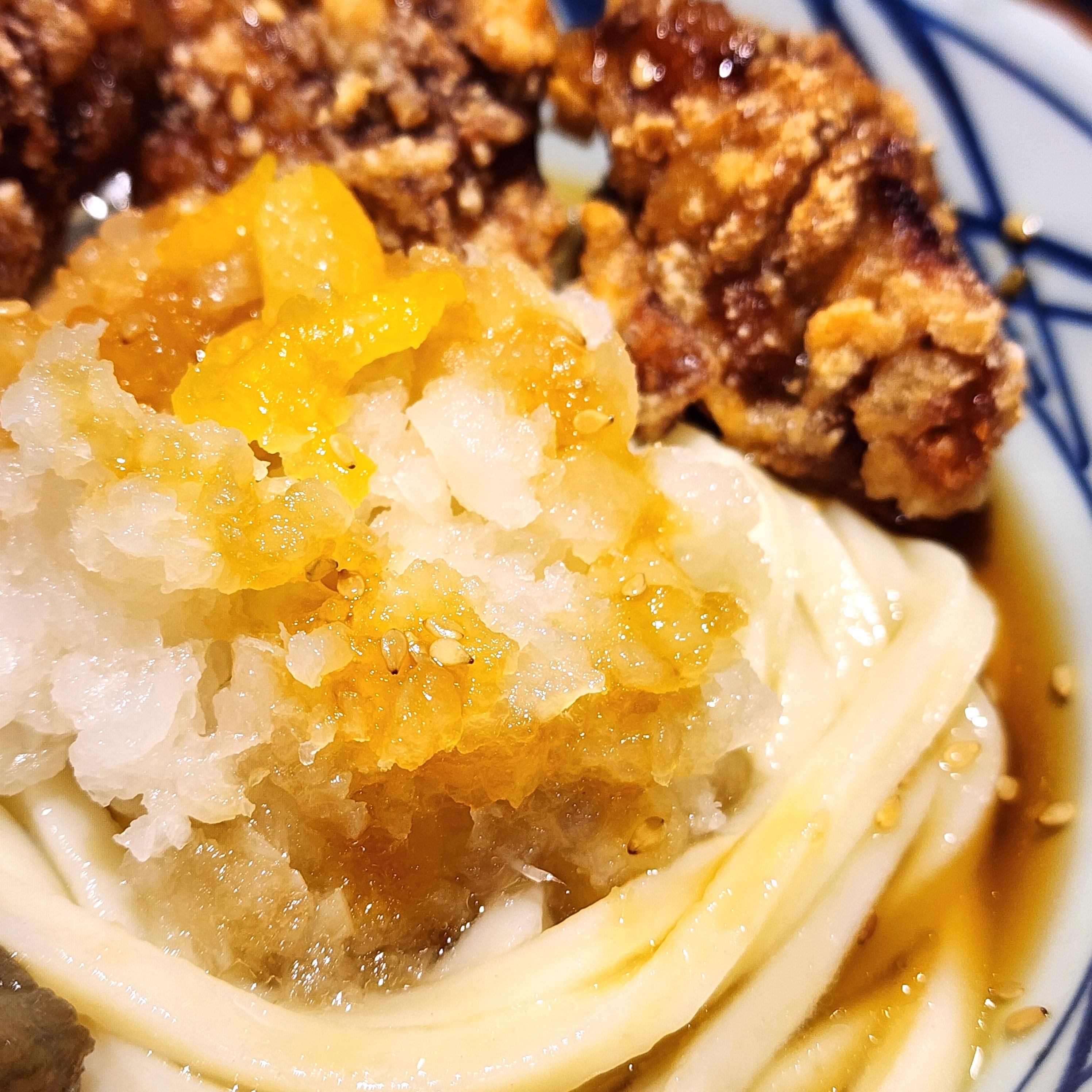 丸亀製麺のおすすめフード「鬼おろし鶏からぶっかけうどん」